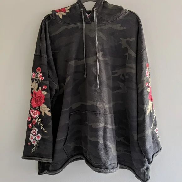 EUC Johnny Was Embroidered Camo Hoodie Sweatshirt, size 3X - Picture 7 of 9